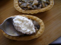 название картинки Тарталетки с грибами и сыром