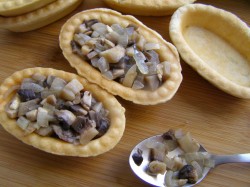 название картинки Тарталетки с грибами и сыром