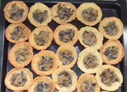 название картинки Творожные тарталетки с грибами и сыром