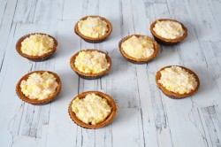 Тарталетки с креветками и сыром - шаг 8