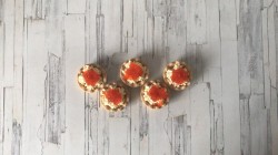 Тарталетки с сыром и икрой