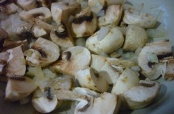 название картинки Тефтели с тыквенным пюре под грибным соусом