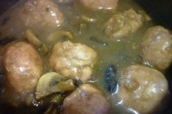 название картинки Тефтели с тыквенным пюре под грибным соусом