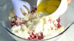 Тефтели с картофелем в овощном соусе - шаг 2