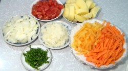 Тефтели с картофелем в овощном соусе - шаг 4