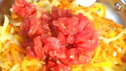 Тефтели с картофелем в овощном соусе - шаг 8