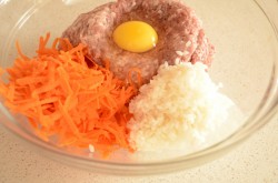 название картинки Тефтели в сметанно томатном соусе на сковороде