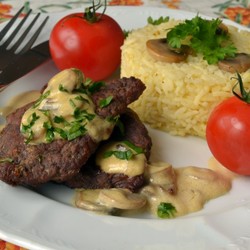 Телятина в сливочном соусе с грибами