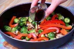 Теплый постный салат из брюссельской капусты