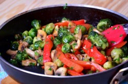 Теплый постный салат из брюссельской капусты