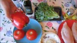 Теплый салат с курицей, помидорами и перцем - шаг 1 Теплый салат с курицей, помидорами и перцем - шаг 1