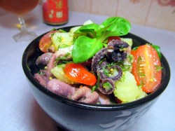 название картинки Теплый салат с осьминогами