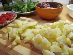 название картинки Теплый салат с осьминогами