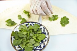 Теплый салат в лаваше - шаг 9