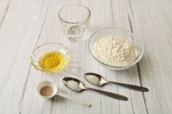 Тесто для пиццы на сухих дрожжах - шаг 1 Тесто для пиццы на сухих дрожжах - шаг 1