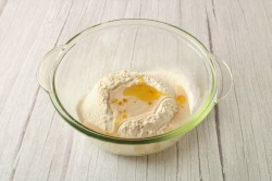 Тесто для пиццы на сухих дрожжах - шаг 5 Тесто для пиццы на сухих дрожжах - шаг 5