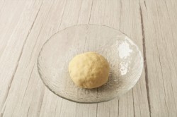 Тесто для пиццы на сухих дрожжах - шаг 6 Тесто для пиццы на сухих дрожжах - шаг 6