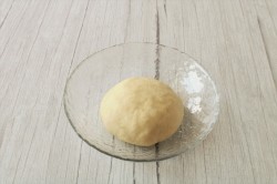 Тесто для пиццы на сухих дрожжах - шаг 7 Тесто для пиццы на сухих дрожжах - шаг 7