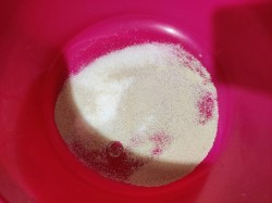 Тесто на молоке для пирожков на сковороде - шаг 1 Тесто на молоке для пирожков на сковороде - шаг 1