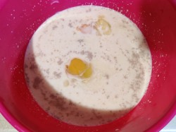 Тесто на молоке для пирожков на сковороде - шаг 3 Тесто на молоке для пирожков на сковороде - шаг 3