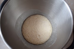 Тесто для пирожков с сухими дрожжами на молоке