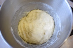 Тесто для пирожков с сухими дрожжами на молоке