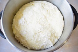 Тесто для пирожков с сухими дрожжами на молоке