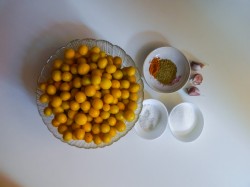 Ткемали из желтой алычи на зиму - шаг 1