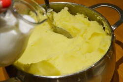 Толченая картошка с молоком - шаг 10 Толченая картошка с молоком - шаг 10