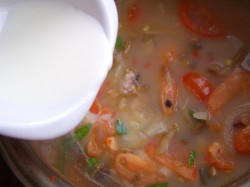 Том ям с кокосовым молоком