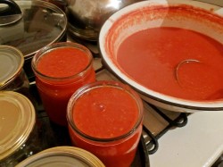название картинки Томатный сок на зиму на мясорубке