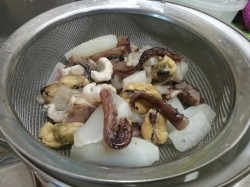 название картинки Томатный суп с морским коктейлем