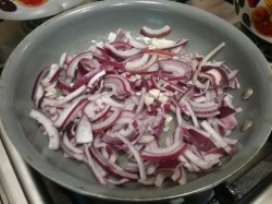 название картинки Томатный суп с морским коктейлем