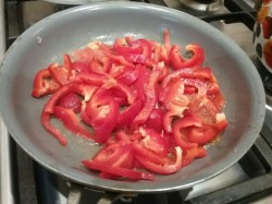 название картинки Томатный суп с морским коктейлем