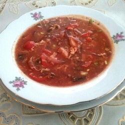 Томатный суп с морским коктейлем