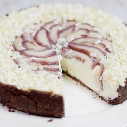 Черно белый торт с песочным печеньем и шоколадом без выпечки