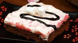 Торт Брауни с воздушной шапочкой из мусса с маршмеллоу