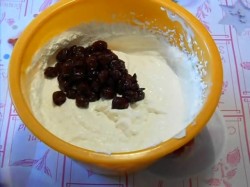 Торт Цифра 8 с какао и творогом с цветами из фруктов