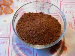 Торт Цифра 8 с какао и творогом с цветами из фруктов