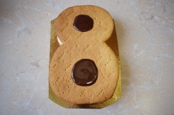 Торт цифра 8