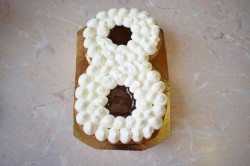 Торт цифра 8