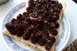 Торт из слоеного теста с шоколадным муссом