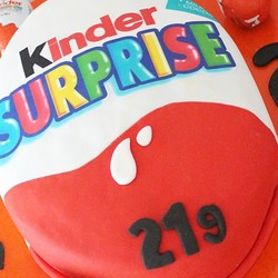 Торт Киндер Сюрприз из мастики