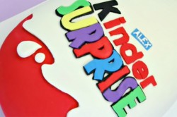 Торт Киндер Сюрприз из мастики