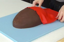 Торт Киндер Сюрприз из мастики