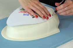 Торт Киндер Сюрприз из мастики