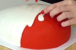 Торт Киндер Сюрприз из мастики