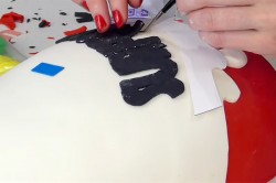 Торт Киндер Сюрприз из мастики