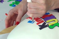 Торт Киндер Сюрприз из мастики