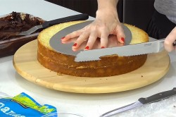 Торт Киндер Сюрприз из мастики